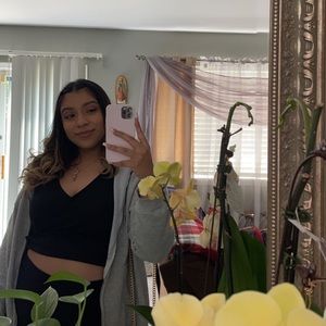 Meet your Posher, Lariza